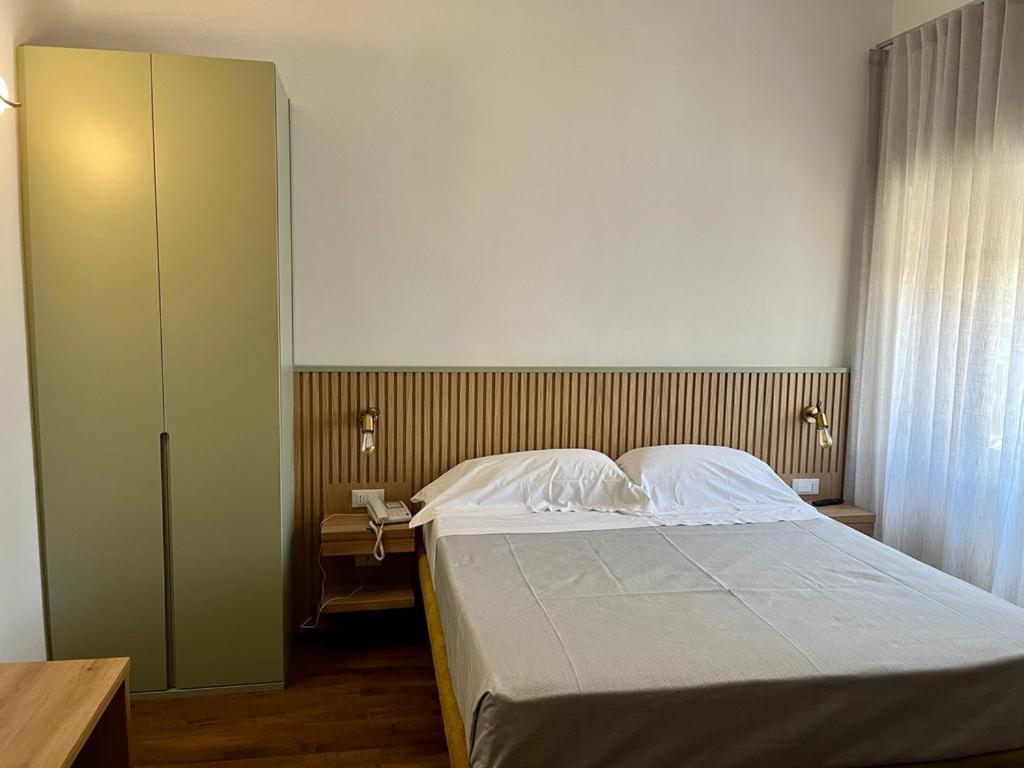 Hotel Sabrina 卡斯蒂里昂纳·德拉佩 外观 照片